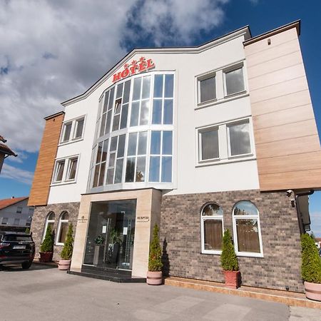 Hotel Stari Krovovi Veternik Exteriör bild